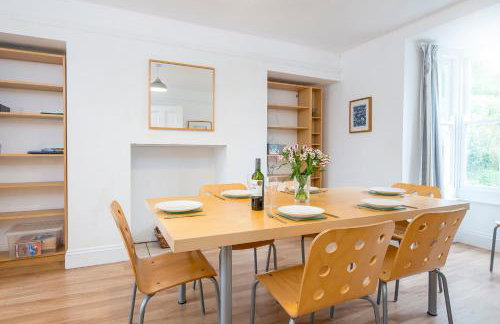 Inglenook House - Photo 2