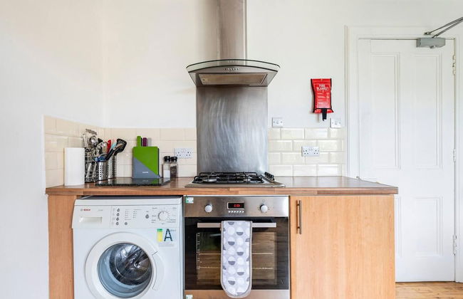 Stunning 5 Bedroom Large Apartment With Parking - Foto 23