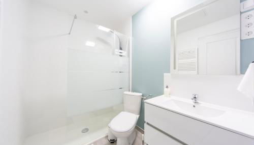 Résidence privée avec parking sécurisé - 9 personnes, 6 lits, 2 logements - Photo 4, towels, Shower