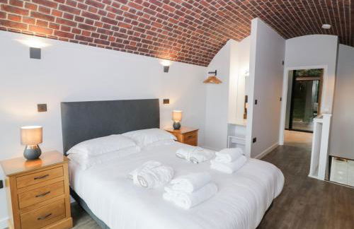 The Tunnel at Bridge Lake Farm and Fishery - Foto 12