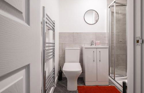 8 Bedroom, 8 En suite, 12 beds, Fast Wifi, Contractors, Parking - Foto 29