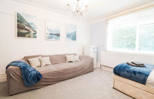 Spacious 4-Bed Home, Perfect Stay with Free WiFi - Foto 17