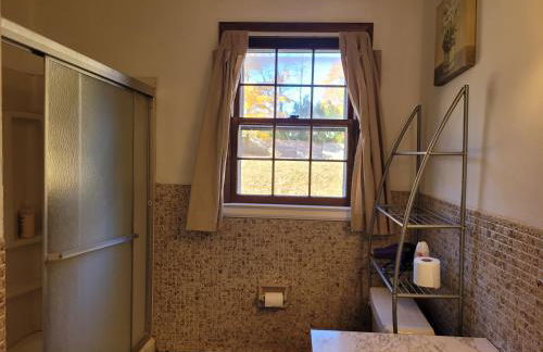 East Granby with AC and WiFi 3 minute to Bradley - Foto 29