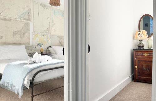 Janies Cottage~ Mousehole~Eclectic Interiors & Vintage Charm - Photo 26