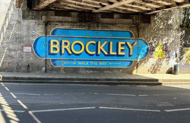 Stylish Flat by Brockley Station & Goldsmiths - Photo 17