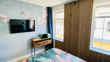 New studio flat overlooking city centre - Foto 1