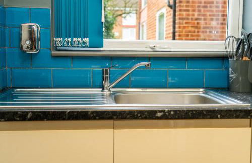 Free Parking New Modern Gem in Harrow - Photo 23