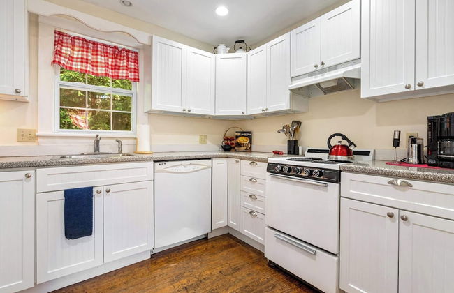 Nanas Hideaway 2 BDR Charmer! - Photo 13