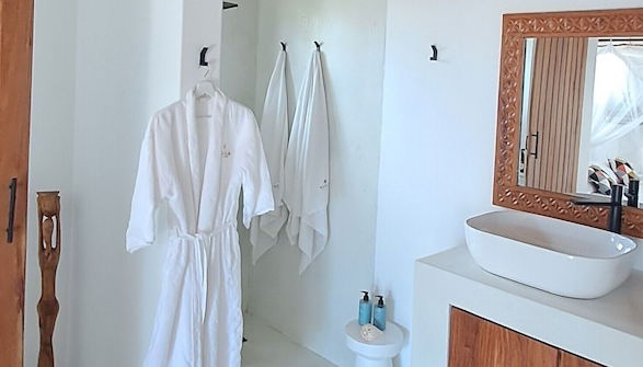 Coral Villa - Luxury Beachfront Villa with Private Pool by Karula - Foto 4, Camera