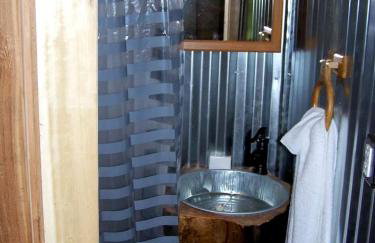 Hillbilly Chic Tiny House Near Nashville with WiFi, Kitchenette, Fire Pit & Trails - Foto 52