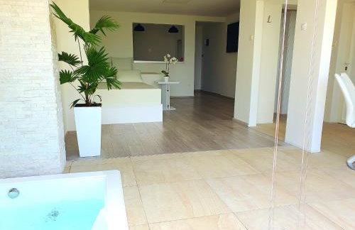 Pool and Jacuzzi Luxury Apartments - Foto 9