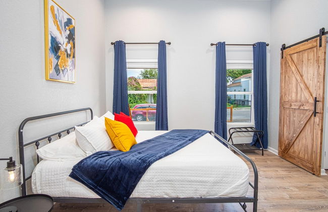 Seize the Moment 4BR 3BA Gem w Downtown Views - Foto 11