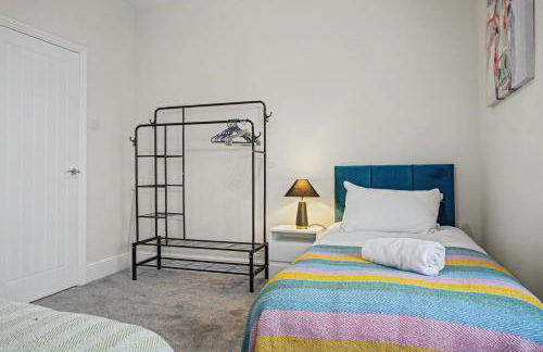 Countess House, Northampton - Stylish Modern 2-Bedroom House with Garden - Free Parking - Foto 37