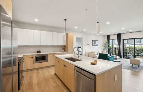 Skyline Nights in Downtown Nashville Walk to Broadway with Pool and Gym - Foto 25