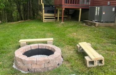 Resting Point - Hot Tub, Firepit, Spacious 4-BR Home - Foto 33