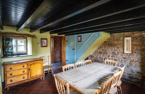School House, cosy cottage for 12 with hot tub in the Peak District - Photo 43