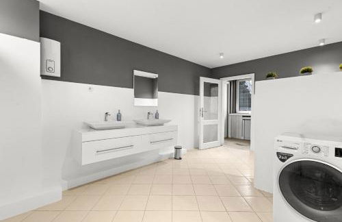 280 qm Billard Tischtennis Tischkicker - Foto 25