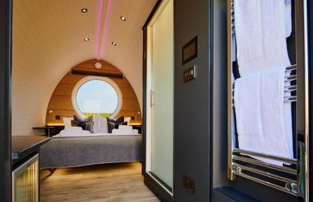 Luxury Hideaways - Photo 27