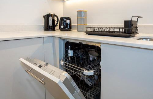 Modern 2 Bed near Wythenshawe Hospital and Manchester Airport With Parking - Foto 18