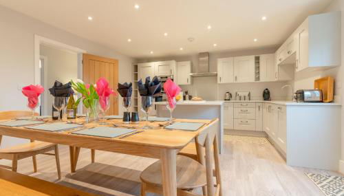 Maple House - Photo 3