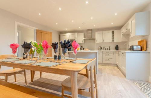 Maple House - Photo 3