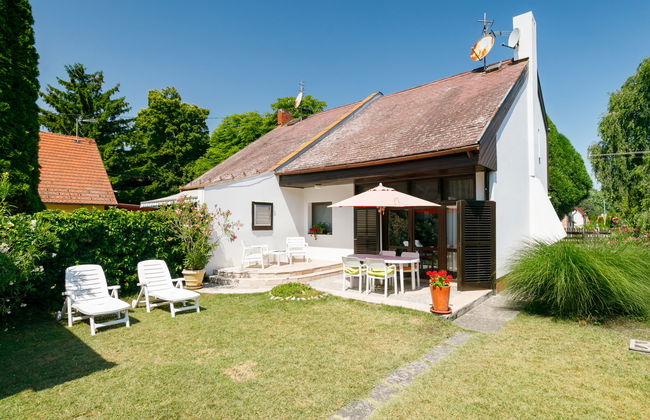 4 bedroom House in Balatonfenyves with garden and terrace - Photo 1