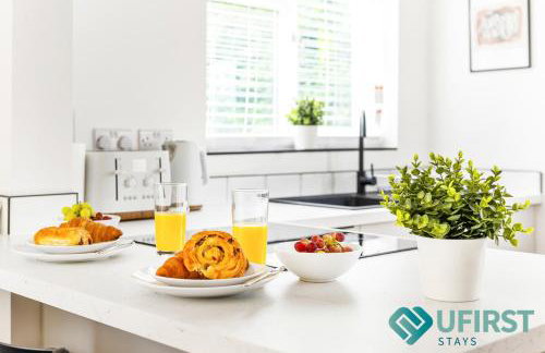 Ideal 4BR Home - Near City Hospital, Sherwood, Clinton Market, QMC & City Centre - Sleeps 8 - Foto 28