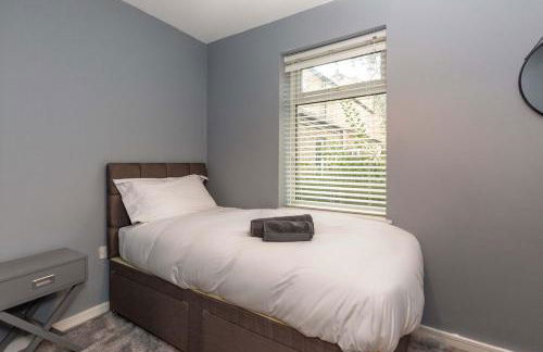 Modern & Stylish 3 Bedroom Home in Peterborough - Photo 5