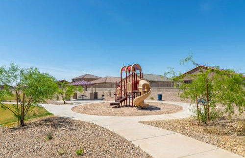 Spacious Family Oasis ~ PoolTable ~ Backyard ~ Pkg - Foto 29