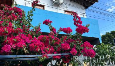 Quarto privativo com sala e tv em Villa Hostel - Foto 2