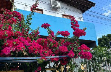 Quarto privativo com sala e tv em Villa Hostel - Foto 2