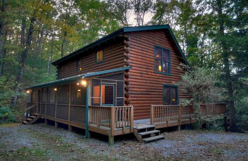 K6 Lodge Gather around the firepit soak in the hot tub and splash in the creek - Foto 44