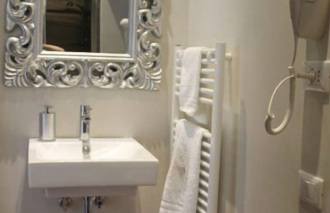 Vacanze Romane Rooms - Photo 33