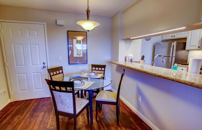 Sunshine Suites at Hillcrest - Photo 17