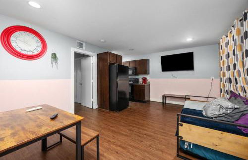 Chic & Cozy 1BR Apt with Free Parking & King Bed - Foto 1