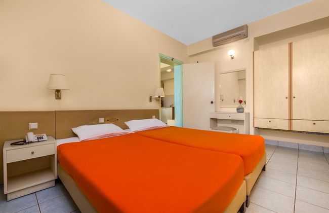 Pavlos Hotel - Photo 10