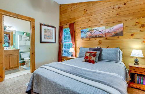 Serene Maggie Valley Retreat with Deck and Hot Tub! - Foto 17