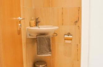 Edles Apartment in Architektenvilla mit großem Pool, Sauna, Dachterrasse und malerischem Garten - Foto 21