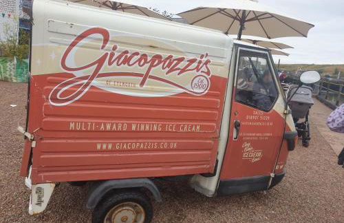 3-Bed Lodge with SeaView-Fireplace-Garden-FreeP - Photo 33