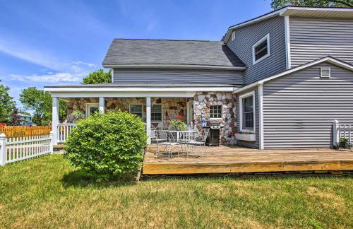 Elegant Stone Cottage Steps to Crystal Lake Beach - Foto 23