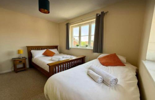 Gt. Marlow TownHouse- Families, Pets & Contractors - Photo 8