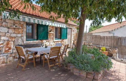 Amazing Home In Najevi With Wifi - Photo 14