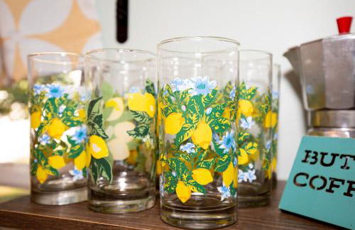 Mid-Century Modern Themed Home with Outdoor Hot Tub - Foto 50