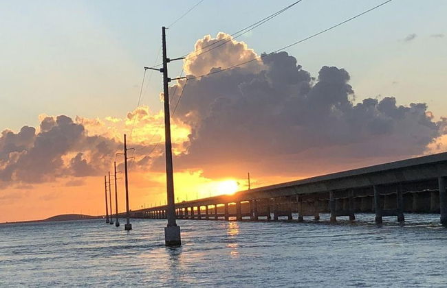 1 Beautiful 4 Bed 3 Bath Pool Home w Free Dock - Foto 35