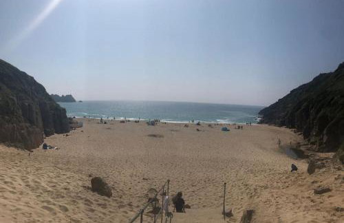 DRIFTWOOD - Super 1 Bedroom Home with Sea Views - Photo 36