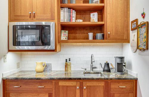 Family Friendly! Lovely Strafford Gem with Game Room - Foto 13