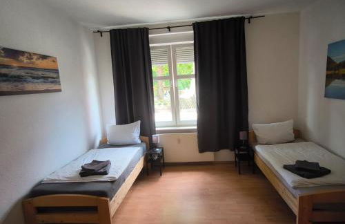 Preiswerte Apartments für Monteure, WLAN, Smart-TV & kostenfreie Parkplätze - Foto 20