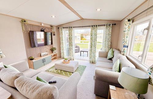 The Retreat - An Luxurious Caravan in Towyn, Wales - Photo 2