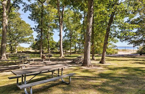 Southold Cottage with Patio and Grill - Walk to Beach! - Foto 23