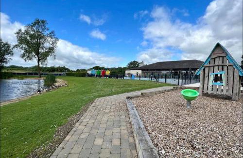 Exquisite Lake lodge in Hoburne Holiday Resort - Valentino Rose Lodge - Foto 47